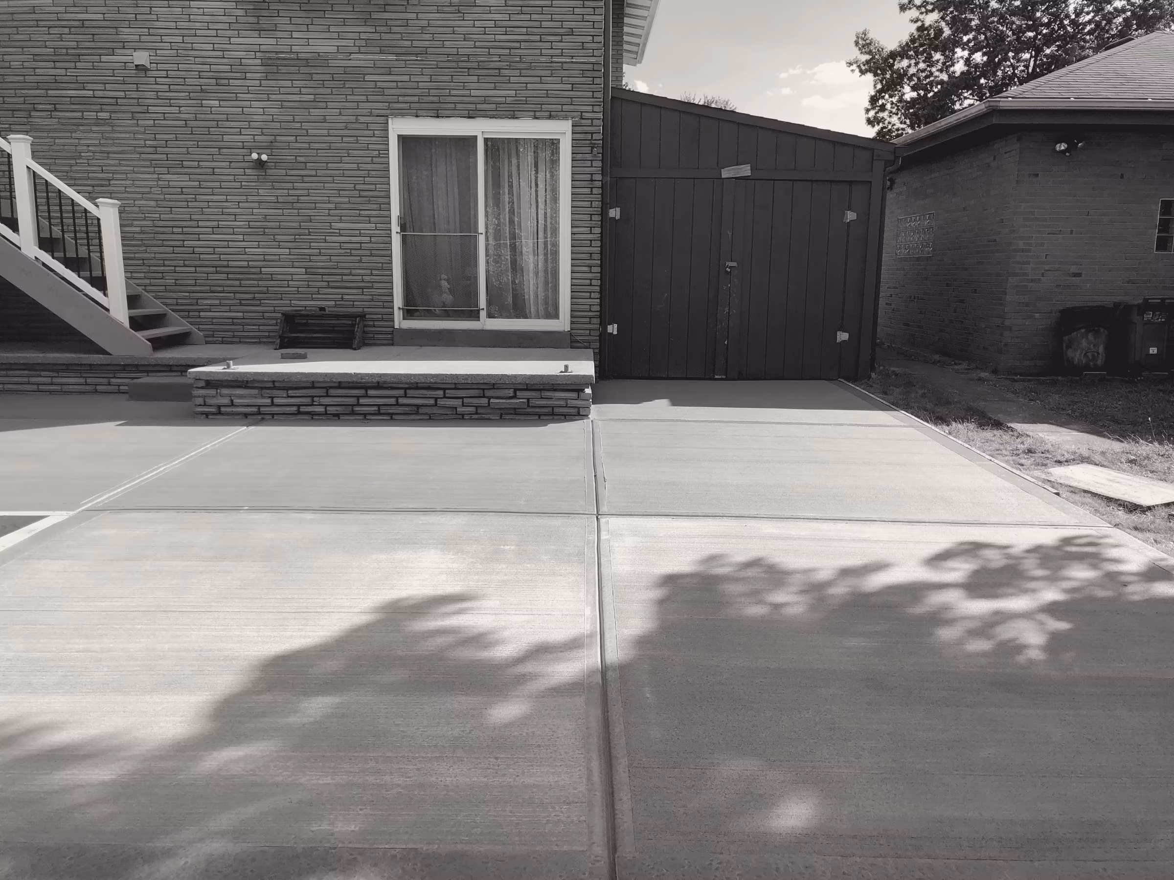 Concrete · slab patio · cast and broom finish (d)