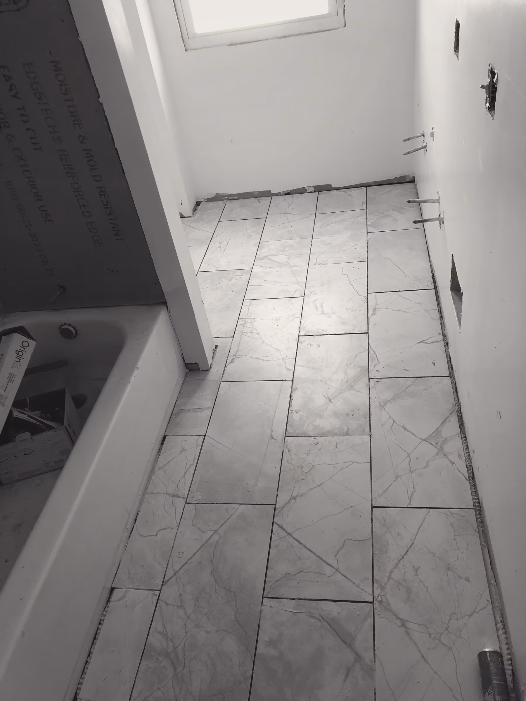 Tile floor · large format · marble look
